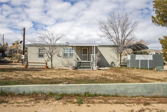 manufactured / mobile home featuring a carport