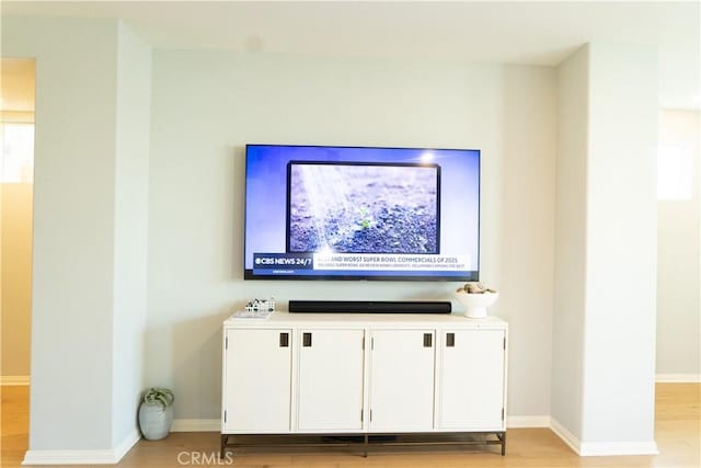 details featuring hardwood / wood-style flooring