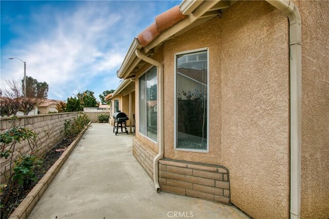 2869 Maple Dr, Hemet, CA 92545 - view of property exterior with stucco siding, a fenced backyard, and a patio area