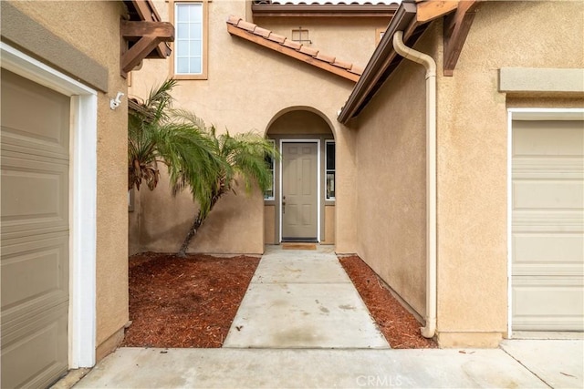 property entrance featuring a garage