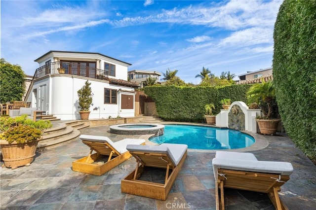 212 John St, Manhattan Beach, CA 90266 - view of swimming pool featuring a patio, a pool with connected hot tub, and fence