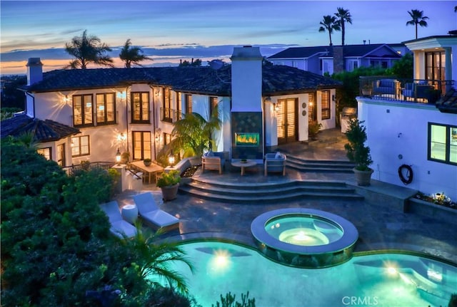 212 John St, Manhattan Beach, CA 90266 - view of pool featuring a patio area, a pool with connected hot tub, and outdoor lounge area