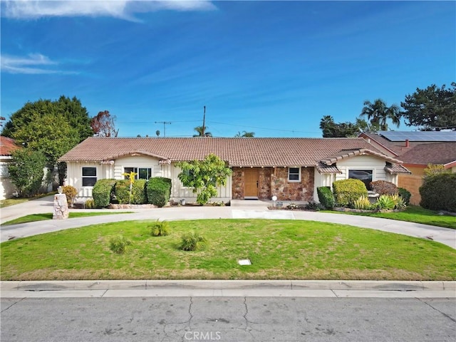 view of front of house with a front yard