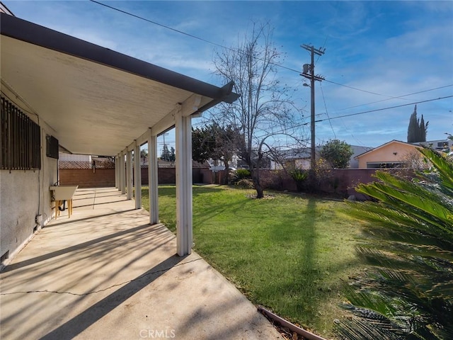 view of yard featuring a patio area