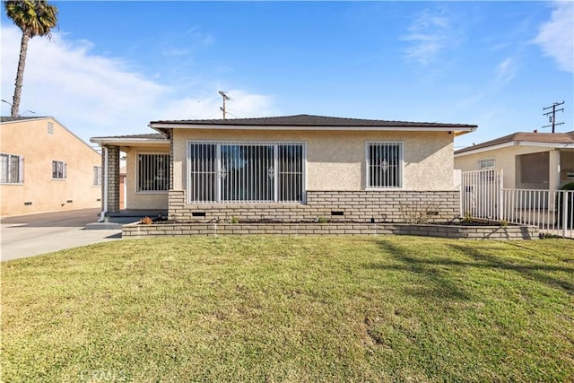 view of front of house with a front yard