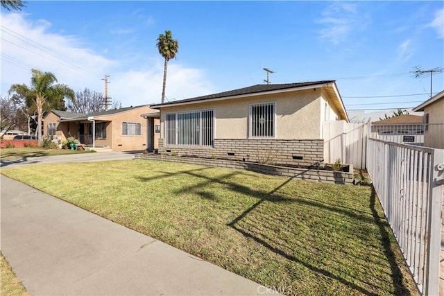 view of front facade featuring a front yard