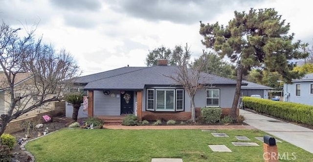 single story home with a front lawn