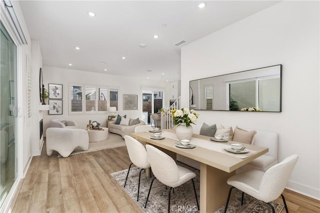 dining room with light wood-style flooring, recessed lighting, visible vents, baseboards, and breakfast area