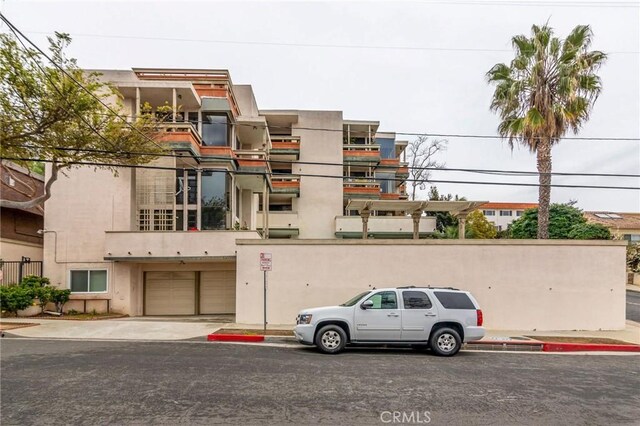 2525 E 19th St Unit 12, Signal Hill, CA 90755 - view of building exterior featuring a garage