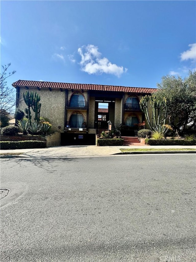 view of mediterranean / spanish-style home