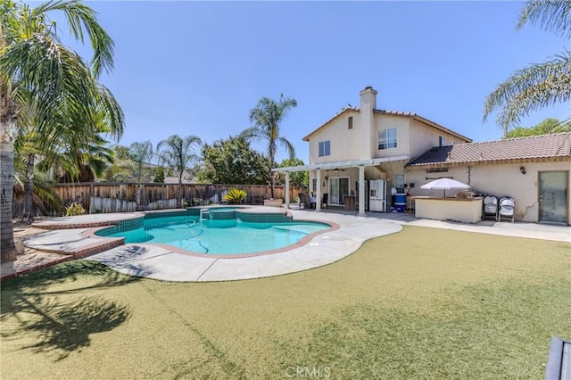 view of pool featuring an in ground hot tub, a pergola, and a patio area