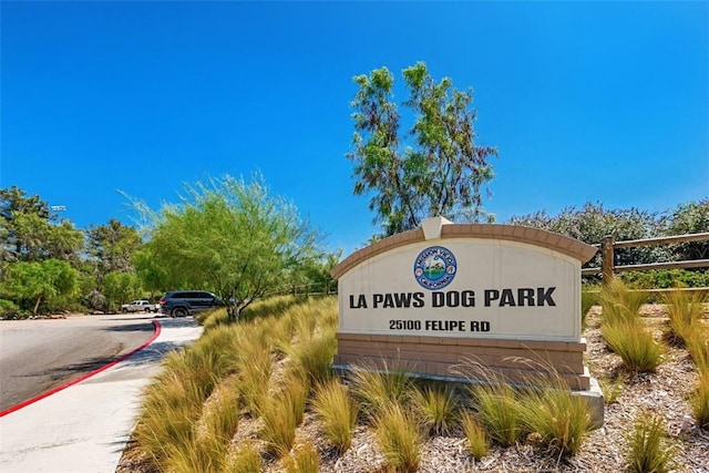 view of community / neighborhood sign