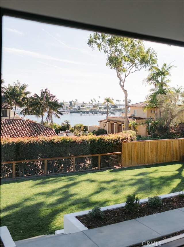 view of yard featuring a water view