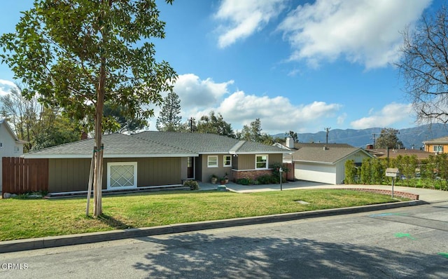 ranch-style house with a mountain view and a front yard