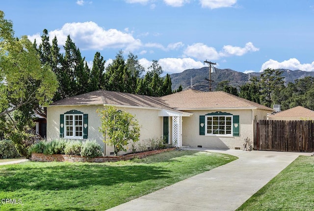 ranch-style home featuring a mountain view and a front yard