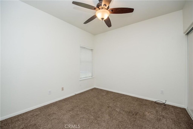 unfurnished room featuring ceiling fan and carpet flooring