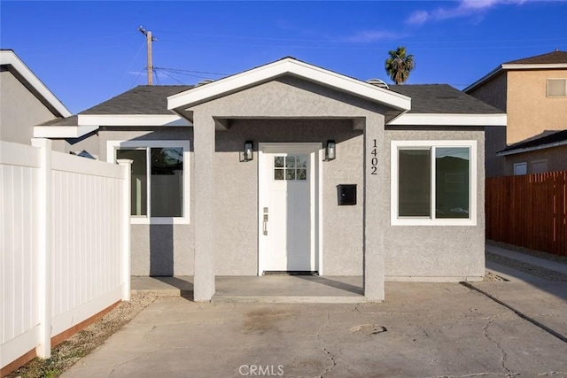 view of front of house featuring a patio