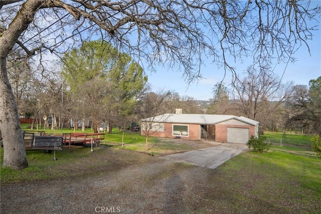 view of front facade with a garage and a front yard