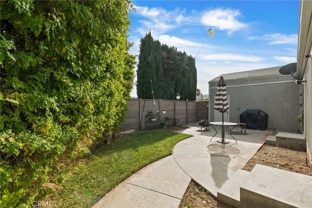 20095 Shadow Island Dr, Canyon Country, CA 91351 - view of yard with a patio area