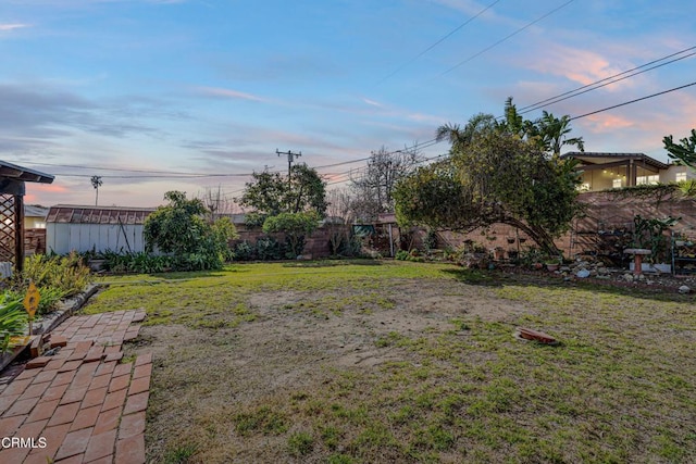 view of yard at dusk