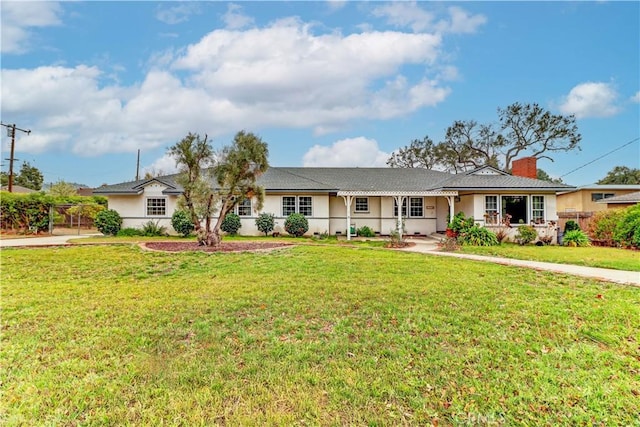 single story home with a front yard