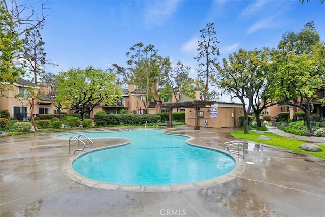 view of swimming pool