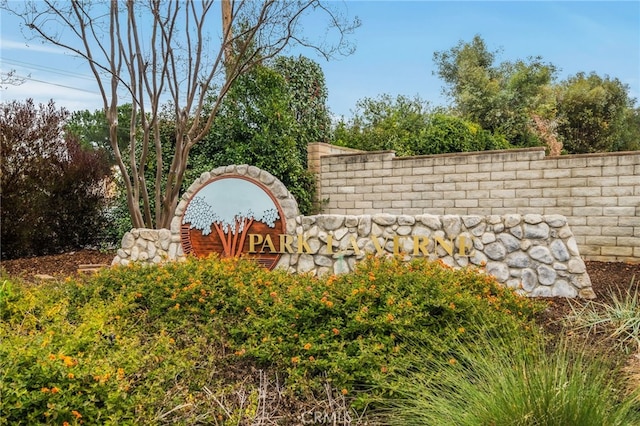 view of community / neighborhood sign