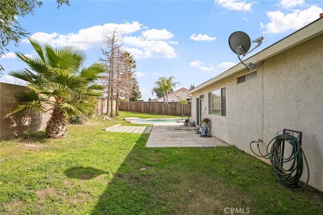 view of yard featuring a patio area