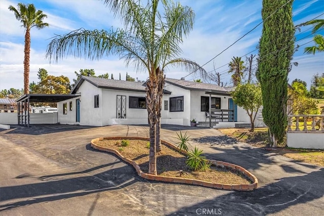 view of front of house featuring driveway and stucco siding