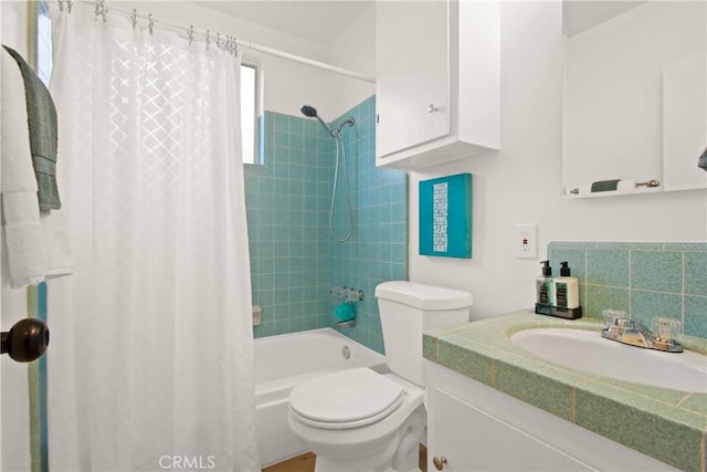 full bathroom with shower / tub combo with curtain, vanity, toilet, and decorative backsplash