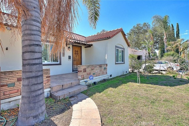 view of front of house with a front yard