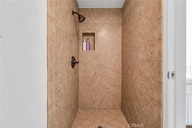 28010 Tiffany Ln Unit 309, Canyon Country, CA 91387 - bathroom featuring tiled shower