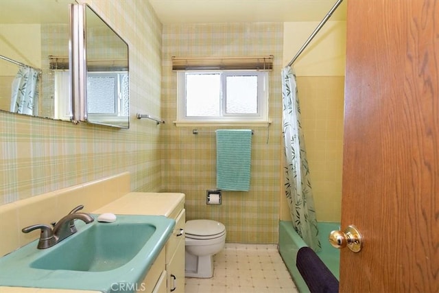 full bathroom featuring vanity, shower / tub combo, and toilet