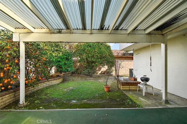 view of yard featuring a patio area