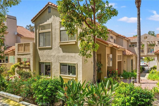 6 Daytona Dr Unit 128, Laguna Niguel, CA 92677 - view of front facade with stucco siding, a tiled roof, and a residential view
