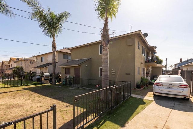 341 Cuesta Del Mar Dr, Oxnard, CA 93033 - exterior space with fence, a residential view, and stucco siding
