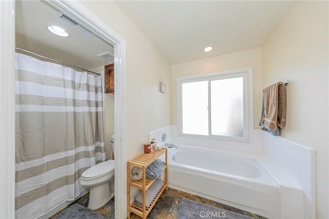 36763 Venado Dr, Coarsegold, CA 93614 - full bathroom featuring a bath, a shower with shower curtain, and recessed lighting