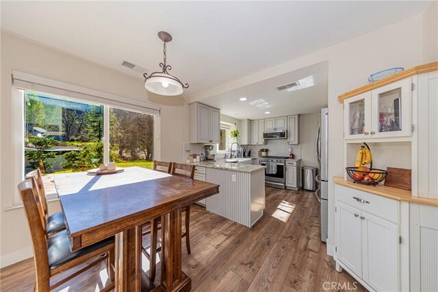 36763 Venado Dr, Coarsegold, CA 93614 - dining area with wood finished floors and recessed lighting