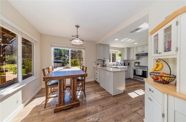 36763 Venado Dr, Coarsegold, CA 93614 - dining space with wood finished floors and recessed lighting