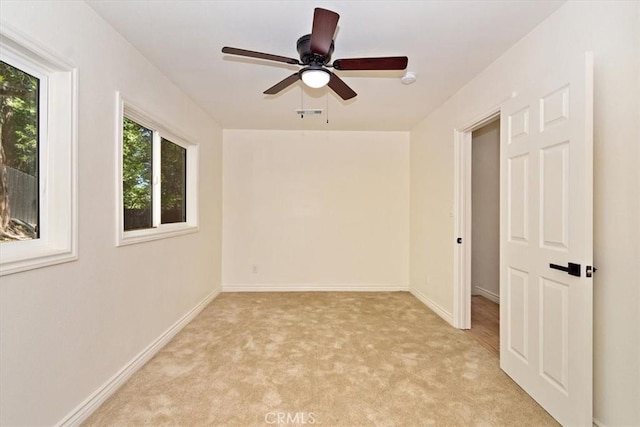 carpeted empty room featuring ceiling fan