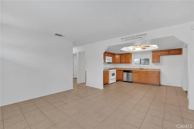 kitchen with sink, white appliances, and ceiling fan