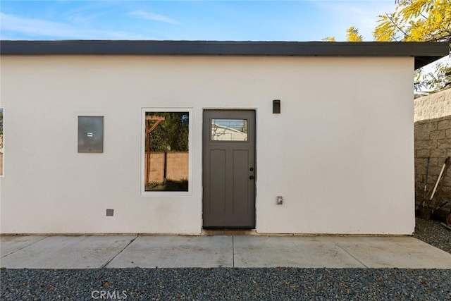 property entrance featuring stucco siding