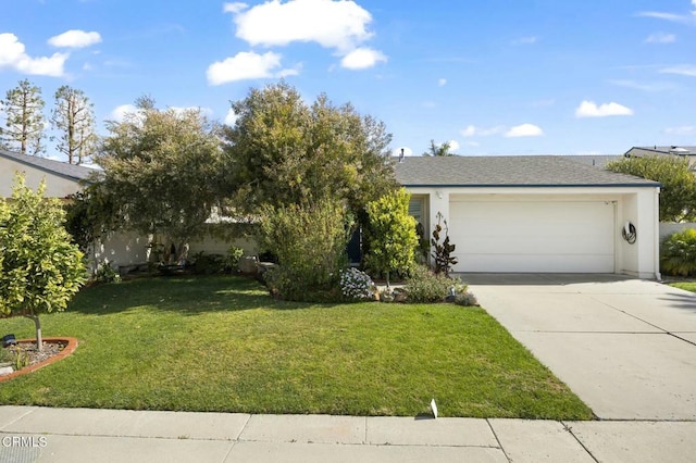 view of front facade featuring a garage and a front yard