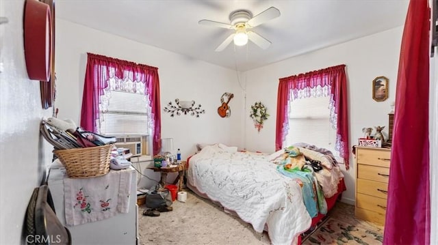 bedroom with ceiling fan