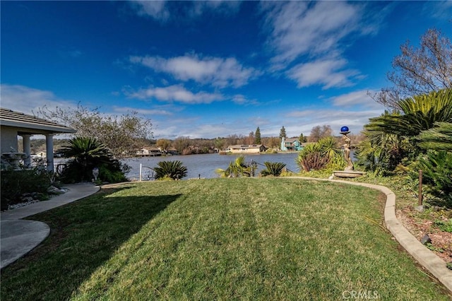 view of yard featuring a water view