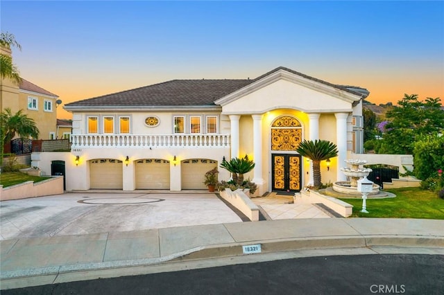 view of front facade featuring a garage