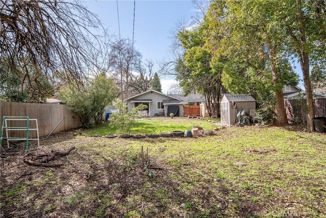 view of yard with a shed