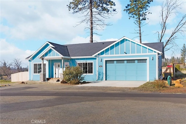 view of front facade with a garage