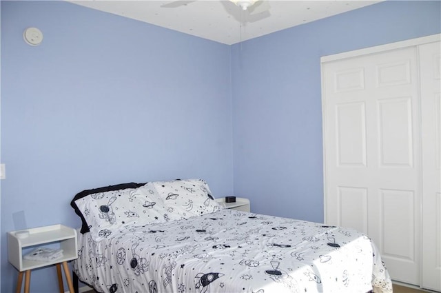 bedroom featuring ceiling fan