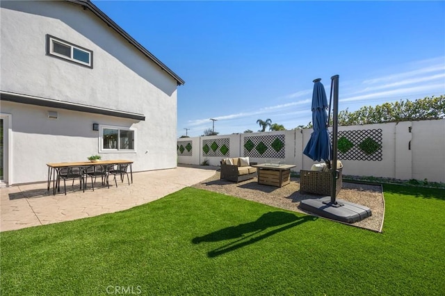 view of yard featuring outdoor lounge area, a patio, and a fenced backyard